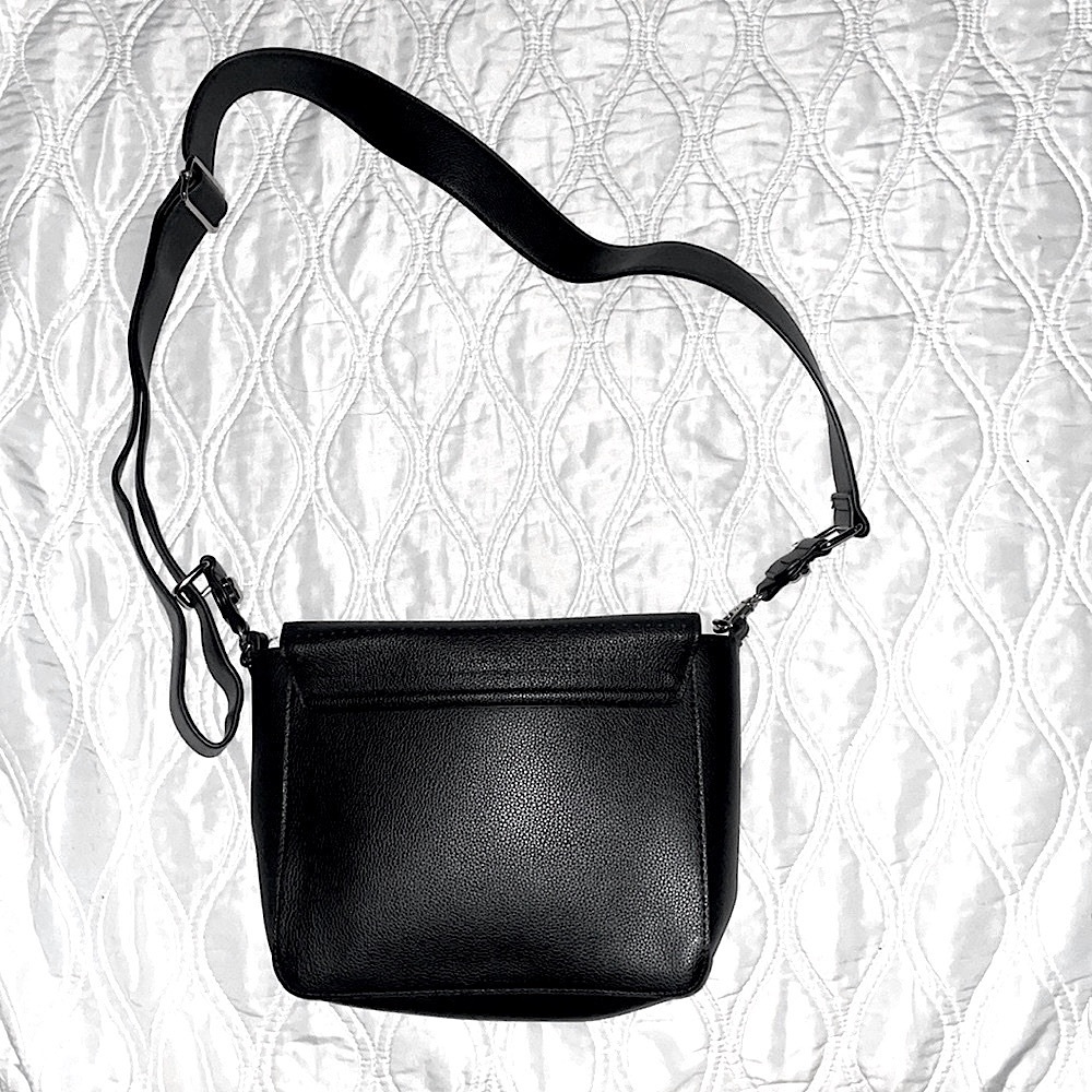 Disney black crossover Pin display purse - Picture 2 of 11
